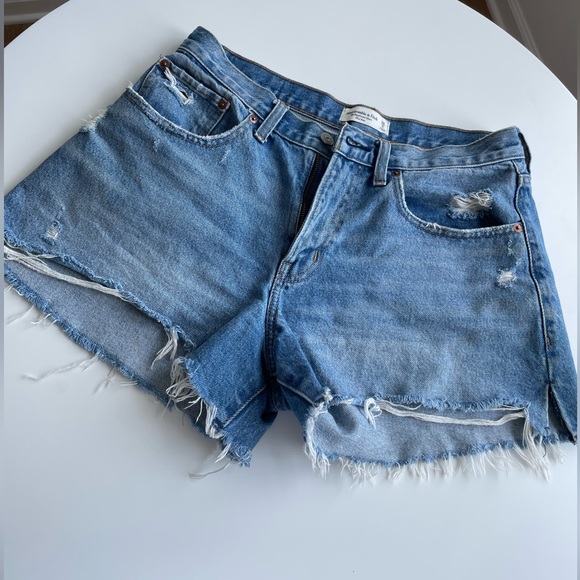 Abercrombie & Fitch Pants - Abercrombie & Fitch The Boyfriend Short Mid Rise; Size 28 Curve Love